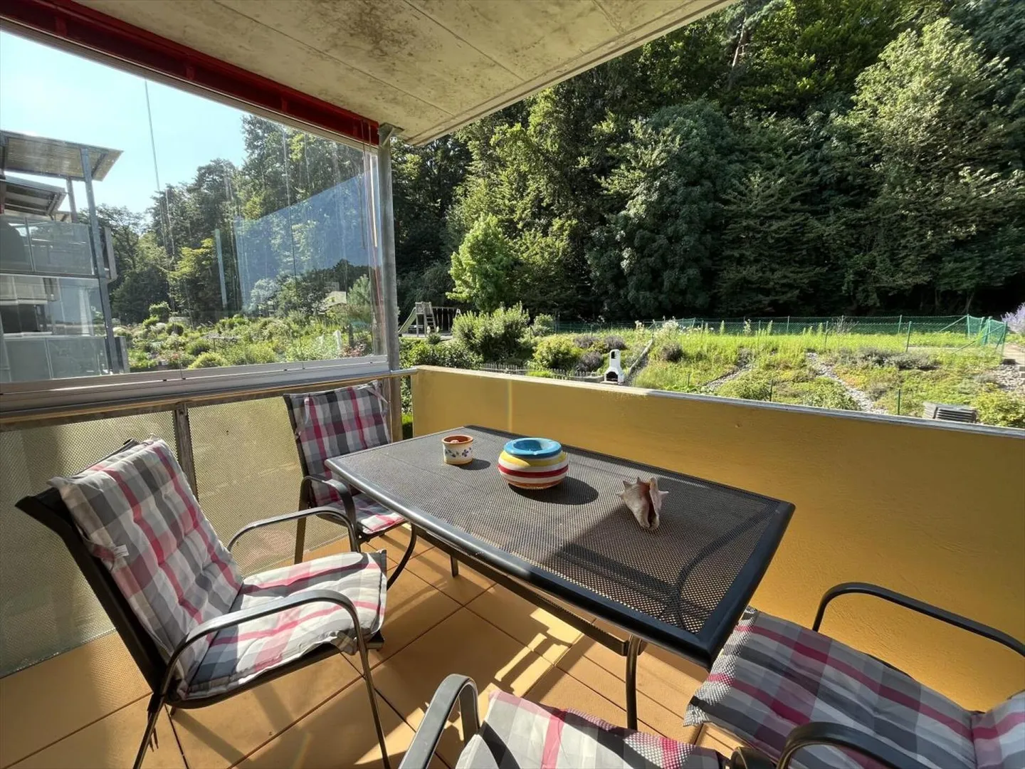 IN EINER PRÄCHTIGEN GRÜNEN UMGEBUNG MIT EINEM PRIVATEN GARTEN - Foto 12 von 13