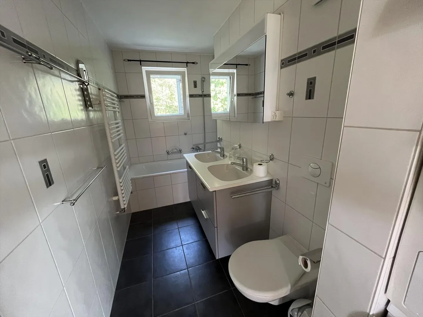 IN EINER PRÄCHTIGEN GRÜNEN UMGEBUNG MIT EINEM PRIVATEN GARTEN - Foto 13 von 13