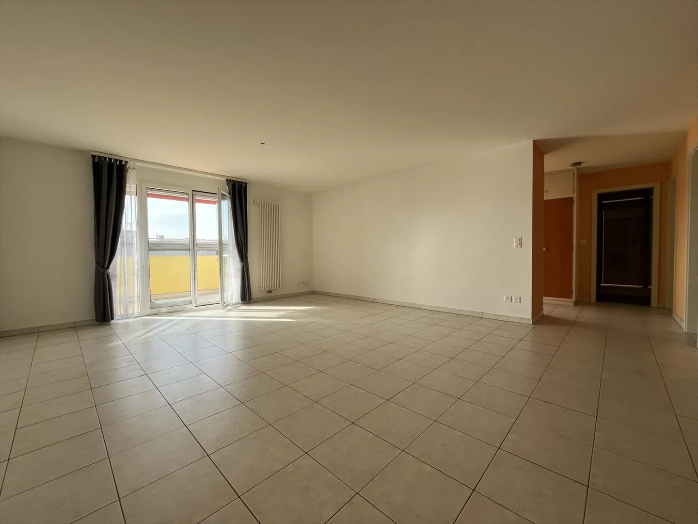 IN EINER PRÄCHTIGEN GRÜNEN UMGEBUNG MIT EINEM PRIVATEN GARTEN - Foto 6 von 13