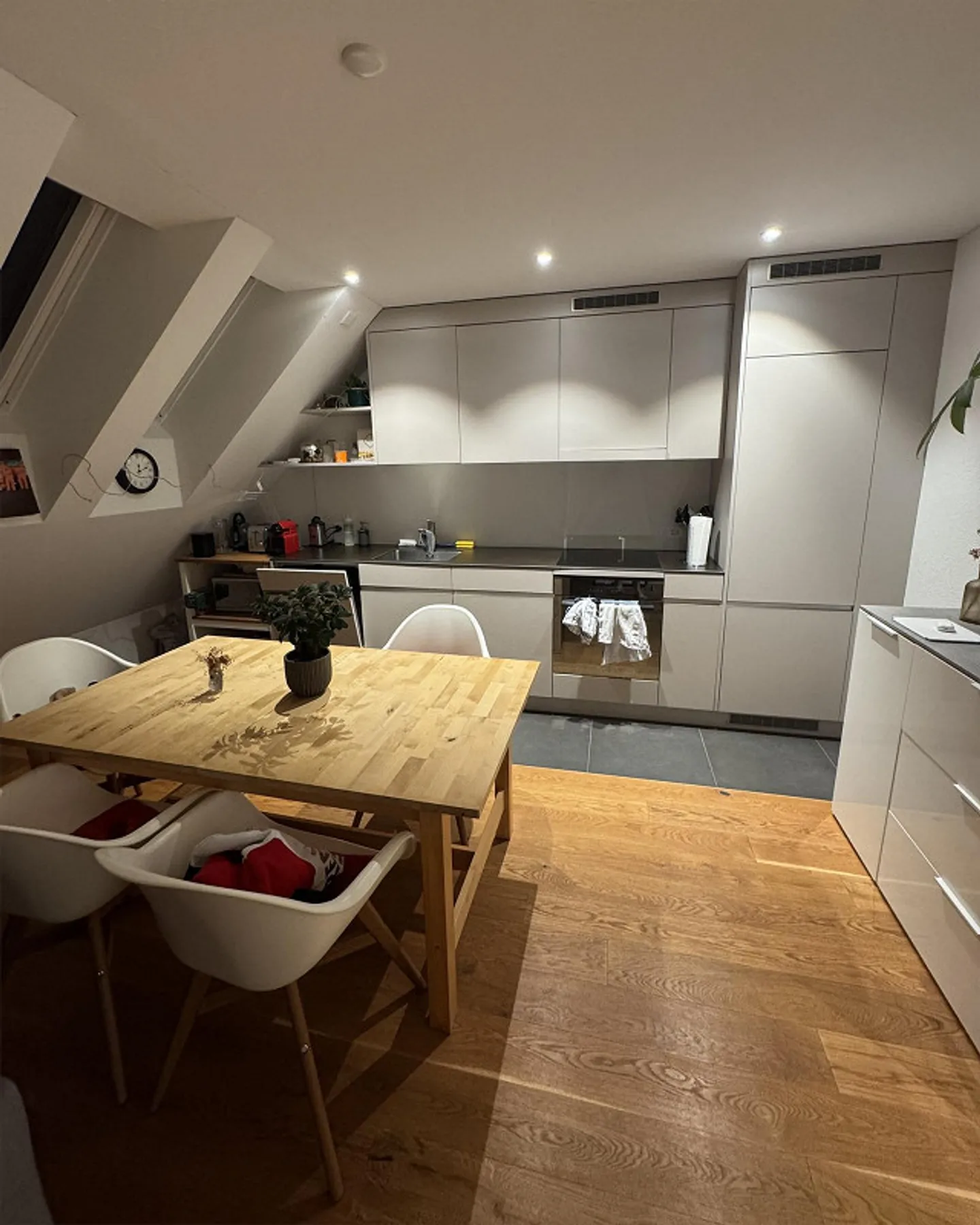 Moderne 2.5-Zimmerwohnung an ländlicher Lage in Spreitenbach - Foto 3 von 10
