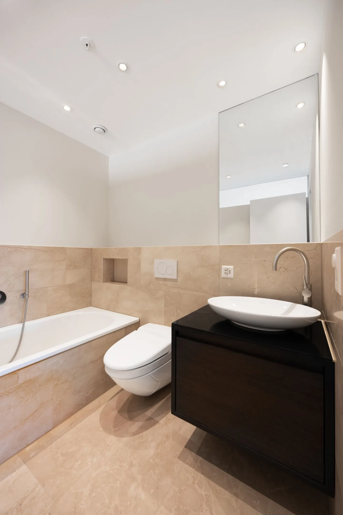 Exclusive 3.5-room panoramic apartment on the 21st floor - Living at the highest level - Photo 4 of 14