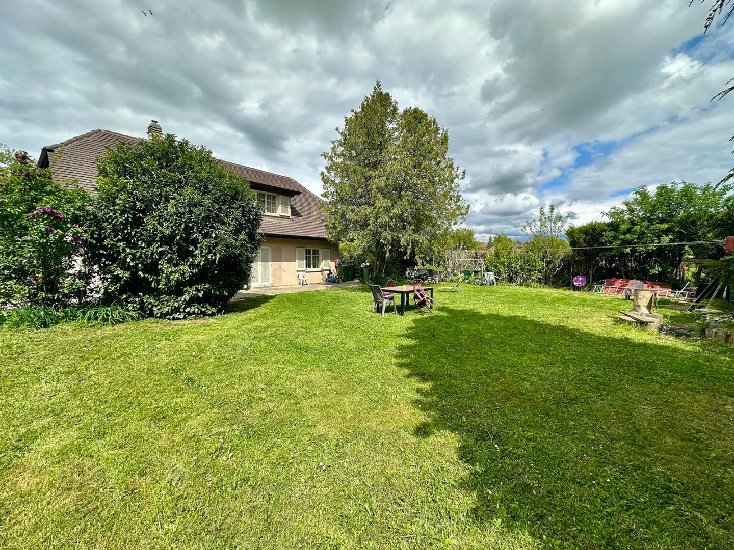 Renovierungsprojekt: 7,5-Zimmer-Haus, 5 Schlafzimmer, schöne Ausrichtung - Foto 1 von 1