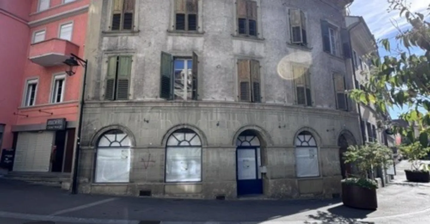 Moudon, for sale, building to renovate, 4 floors of 70 m2, city center - Photo 1 of 10