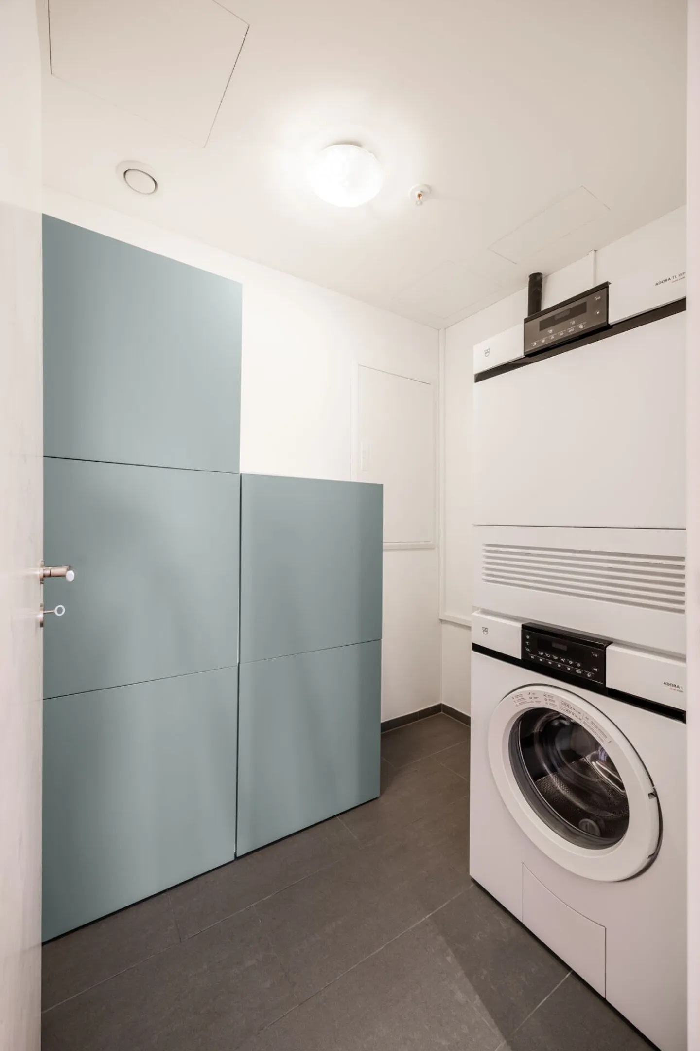 Exclusive 3.5-room panoramic apartment on the 21st floor - Living at the highest level - Photo 9 of 14