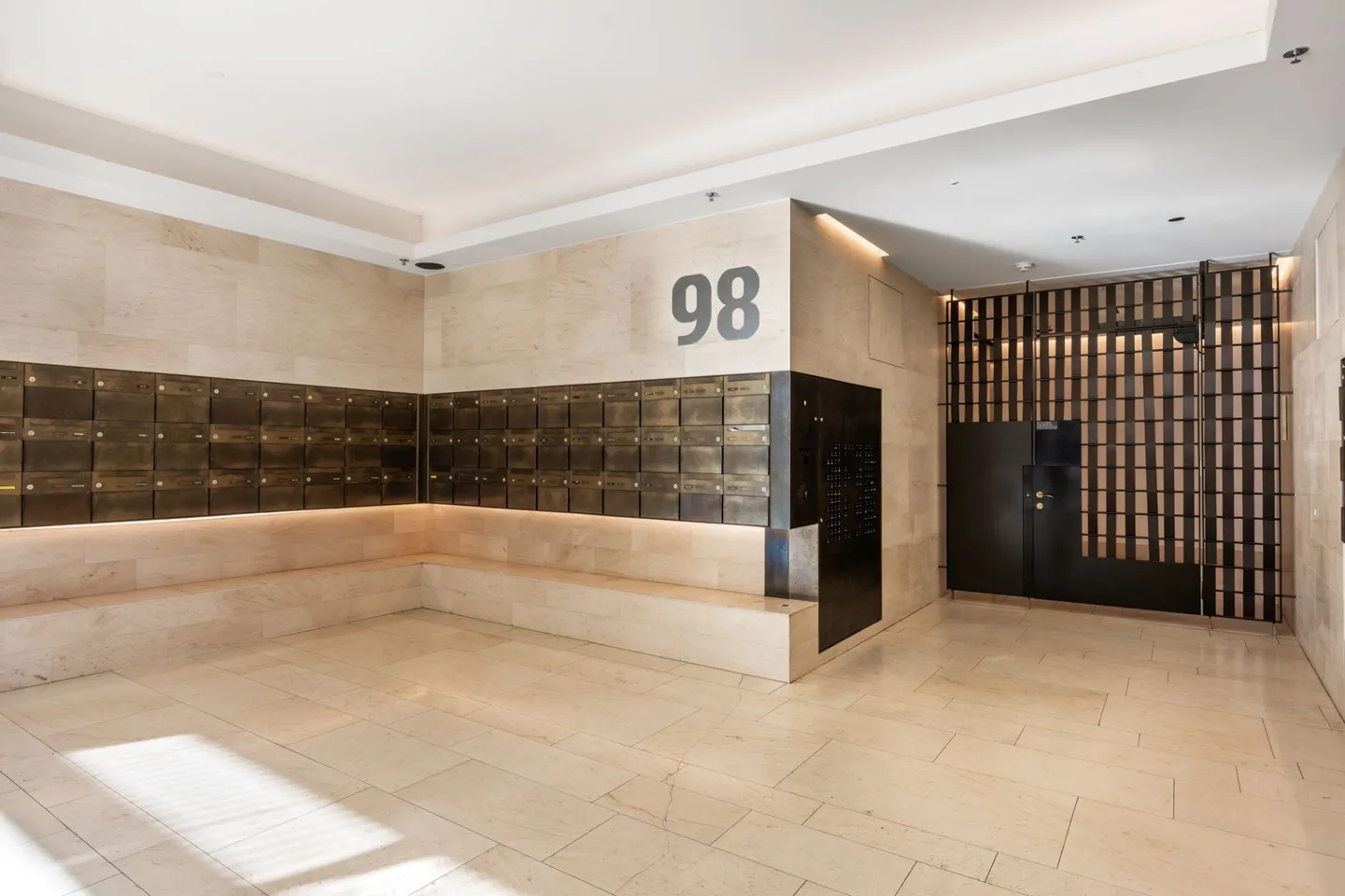 Exclusive 3.5-room panoramic apartment on the 21st floor - Living at the highest level - Photo 10 of 14