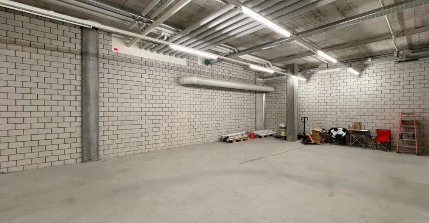 Central location storage space for rent near Baden train station - Photo 2 of 4