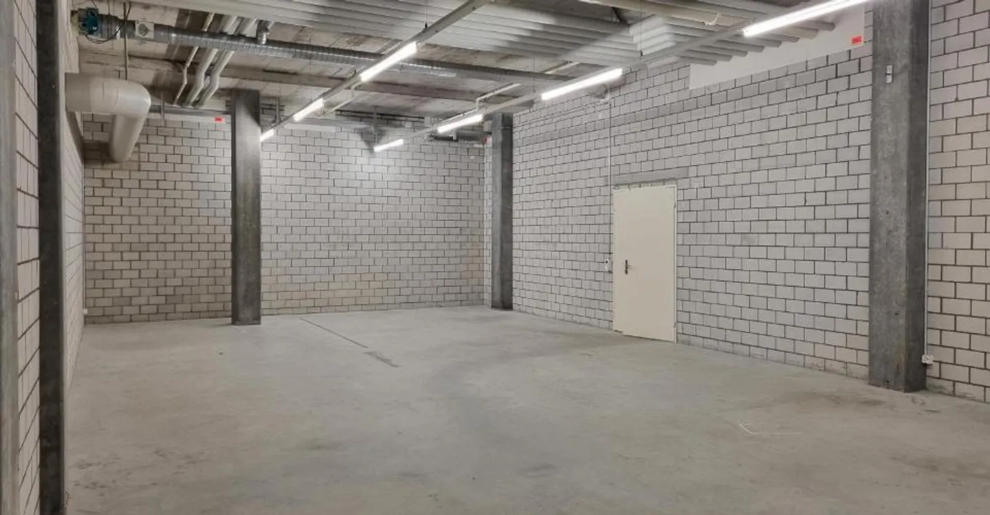 Central location storage space for rent near Baden train station - Photo 3 of 4