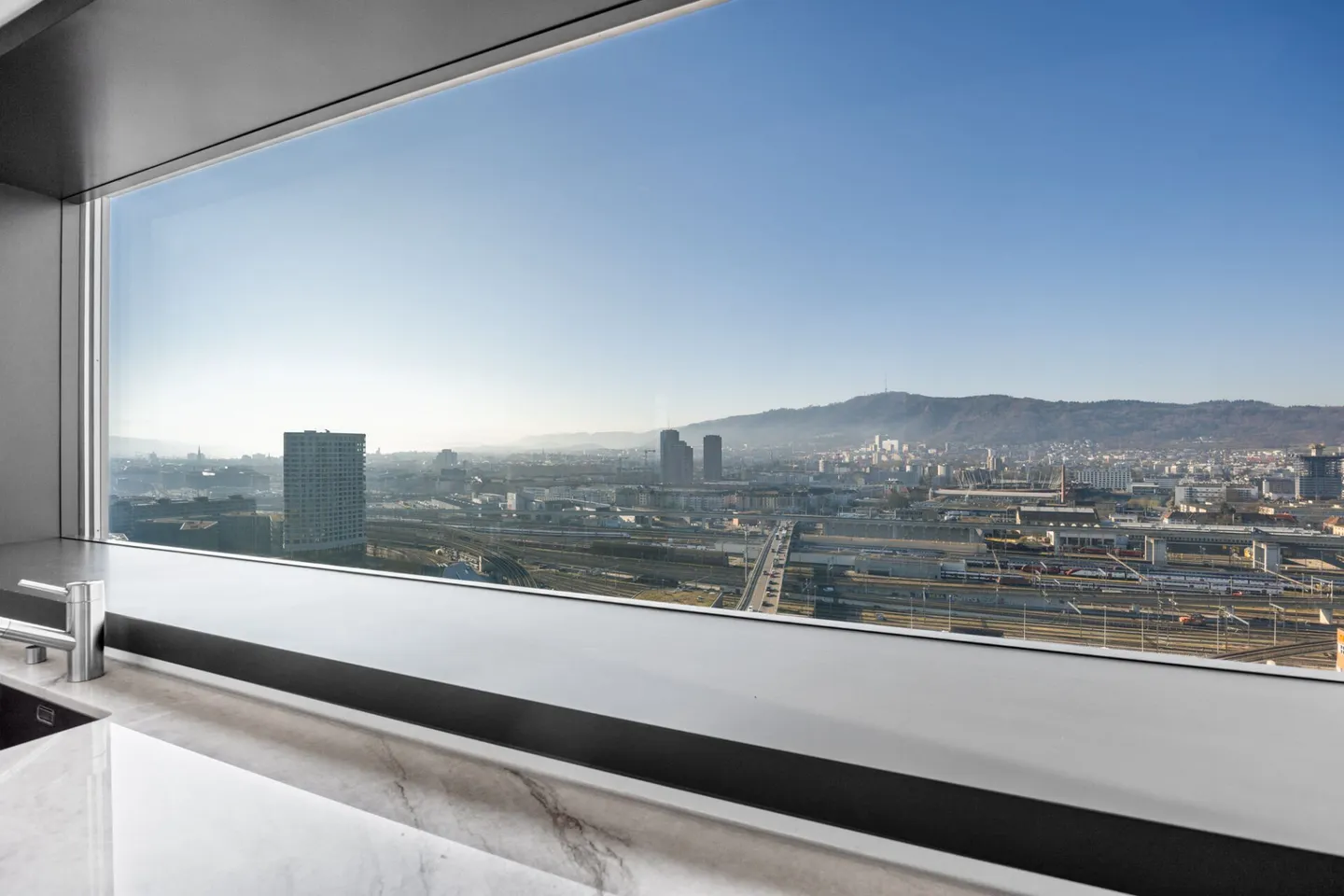 Exclusive 3.5-room panoramic apartment on the 21st floor - Living at the highest level - Photo 11 of 14