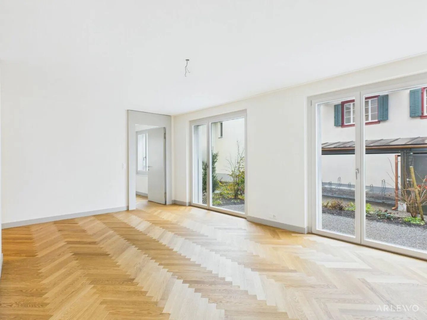 Der Dorfplatz erwacht zu neuem Leben - Foto 6 di 12