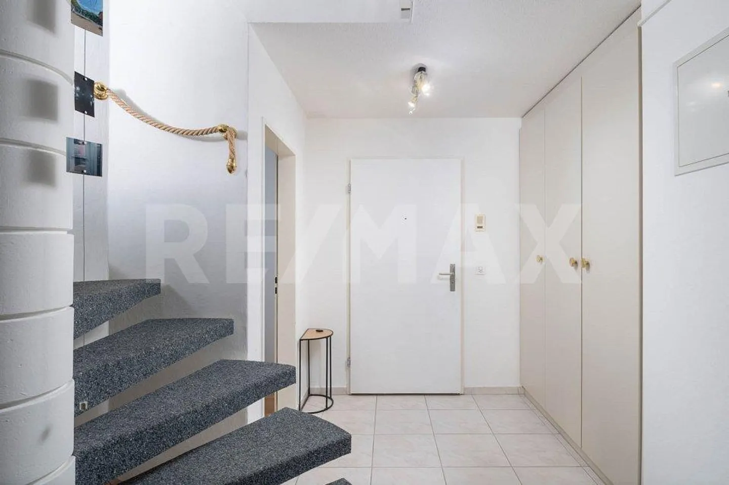 Investimento o utilizzo personale! Ampio appartamento attico con giardino - Foto 9 di 13