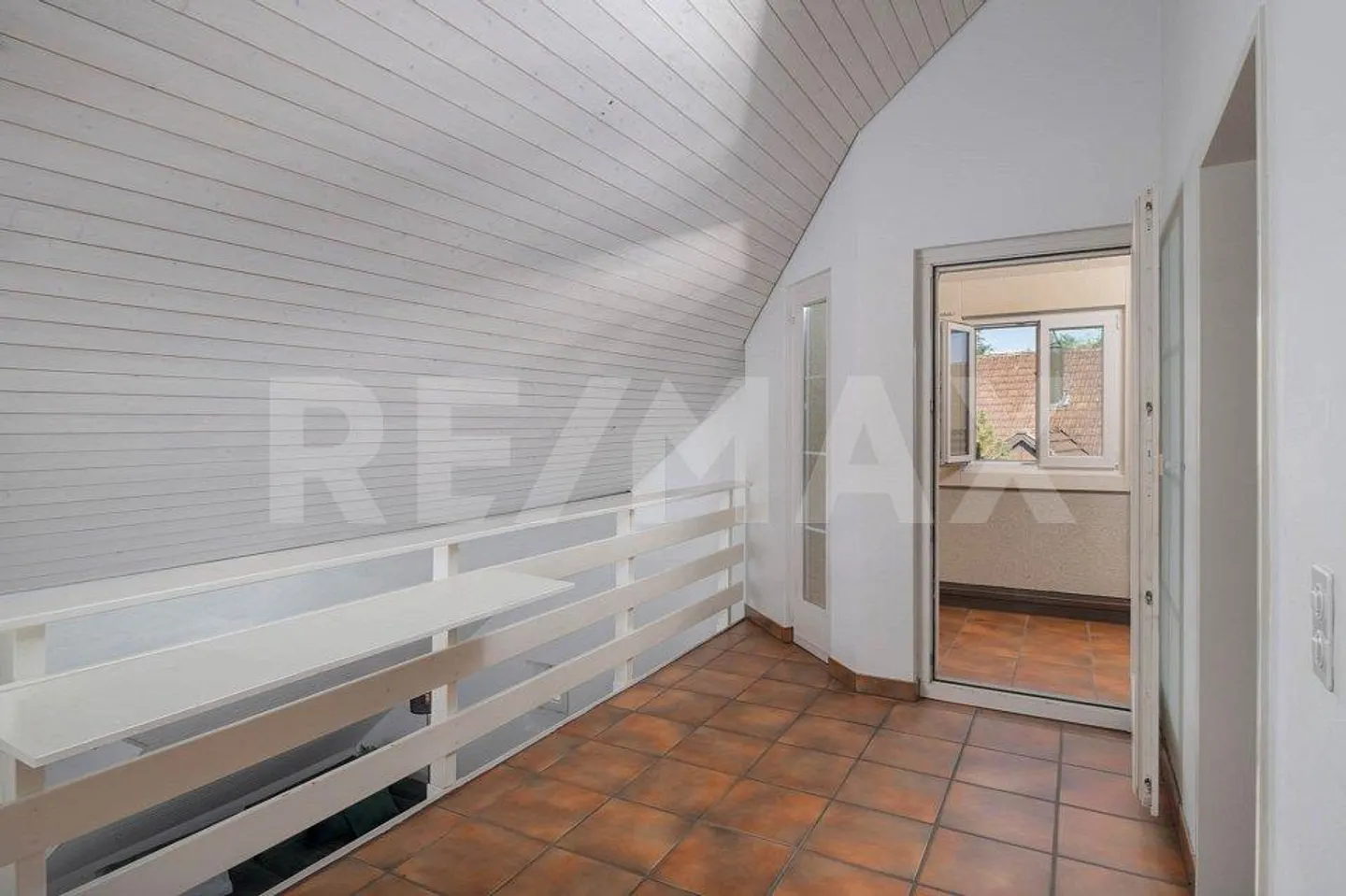 Investimento o utilizzo personale! Ampio appartamento attico con giardino - Foto 10 di 13