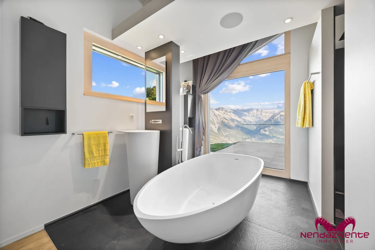 Modern Chalet with Panoramic Views - Photo 6 of 16