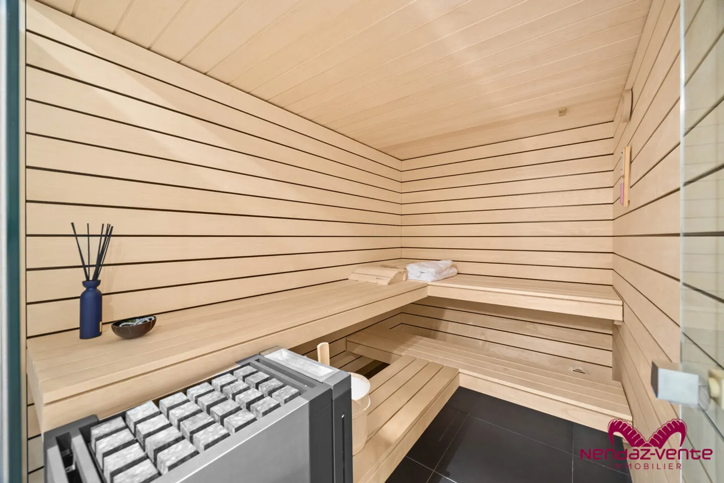 Modern Chalet with Panoramic Views - Photo 12 of 16