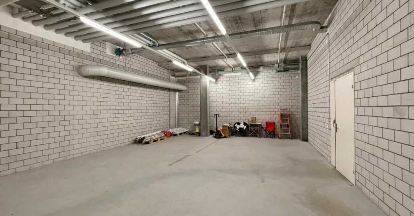 Central location storage space for rent near Baden train station - Photo 4 of 4
