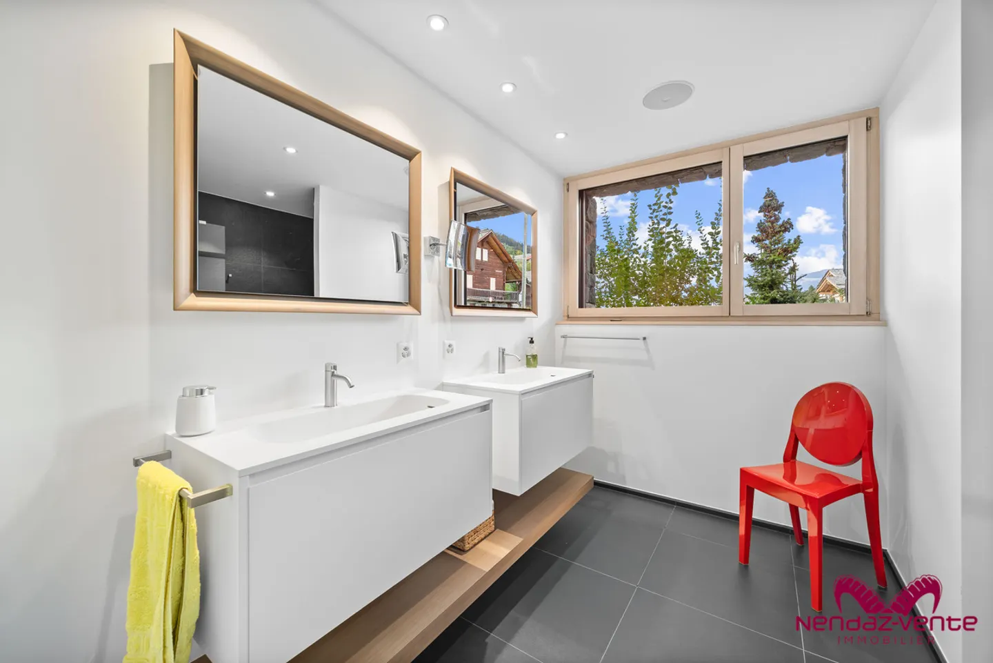 Modern Chalet with Panoramic Views - Photo 9 of 16