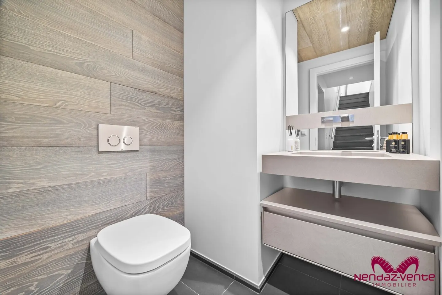 Modern Chalet with Panoramic Views - Photo 10 of 16