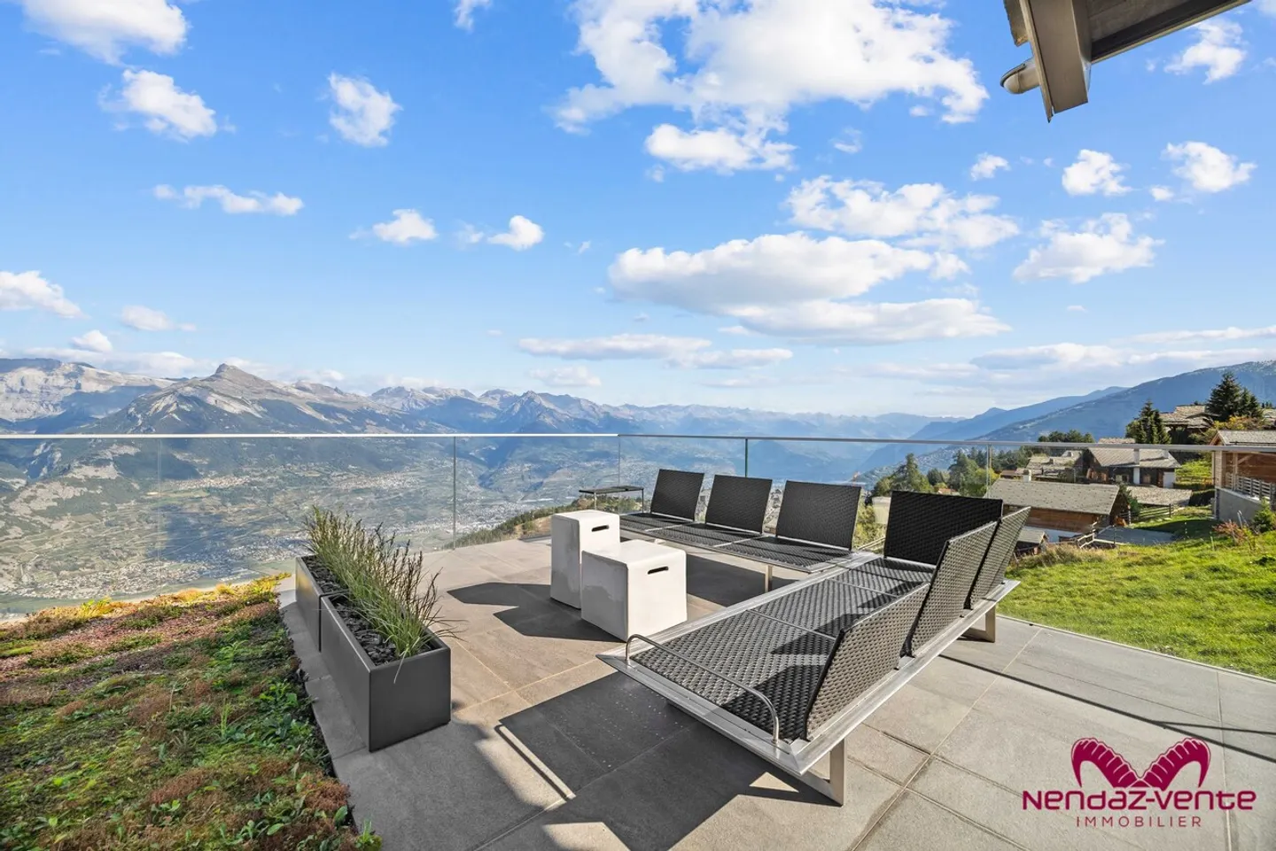 Modern Chalet with Panoramic Views - Photo 13 of 16