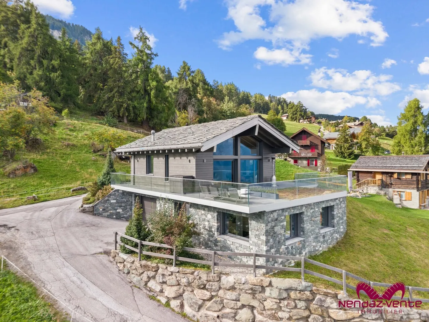 Modern Chalet with Panoramic Views - Photo 14 of 16