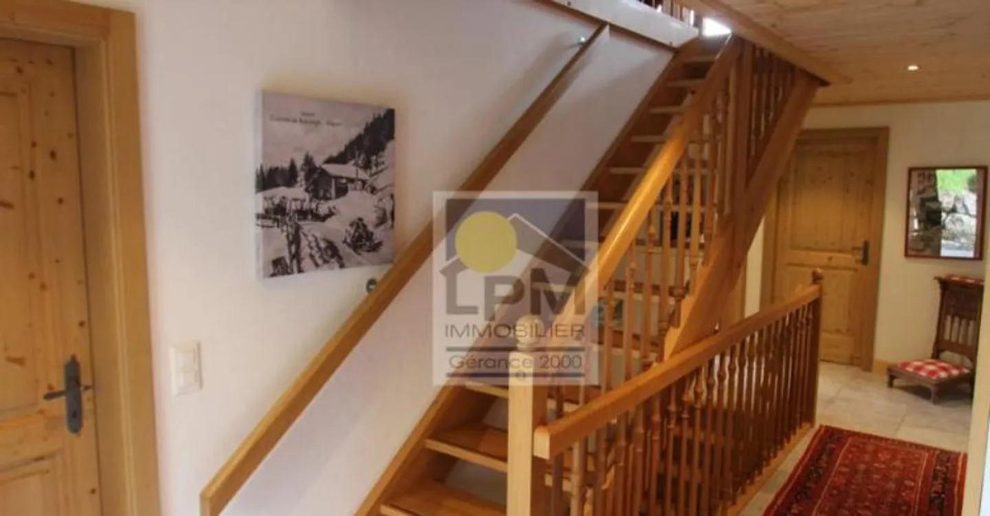 Family chalet with exceptional location near the cable cars - Photo 3 of 13
