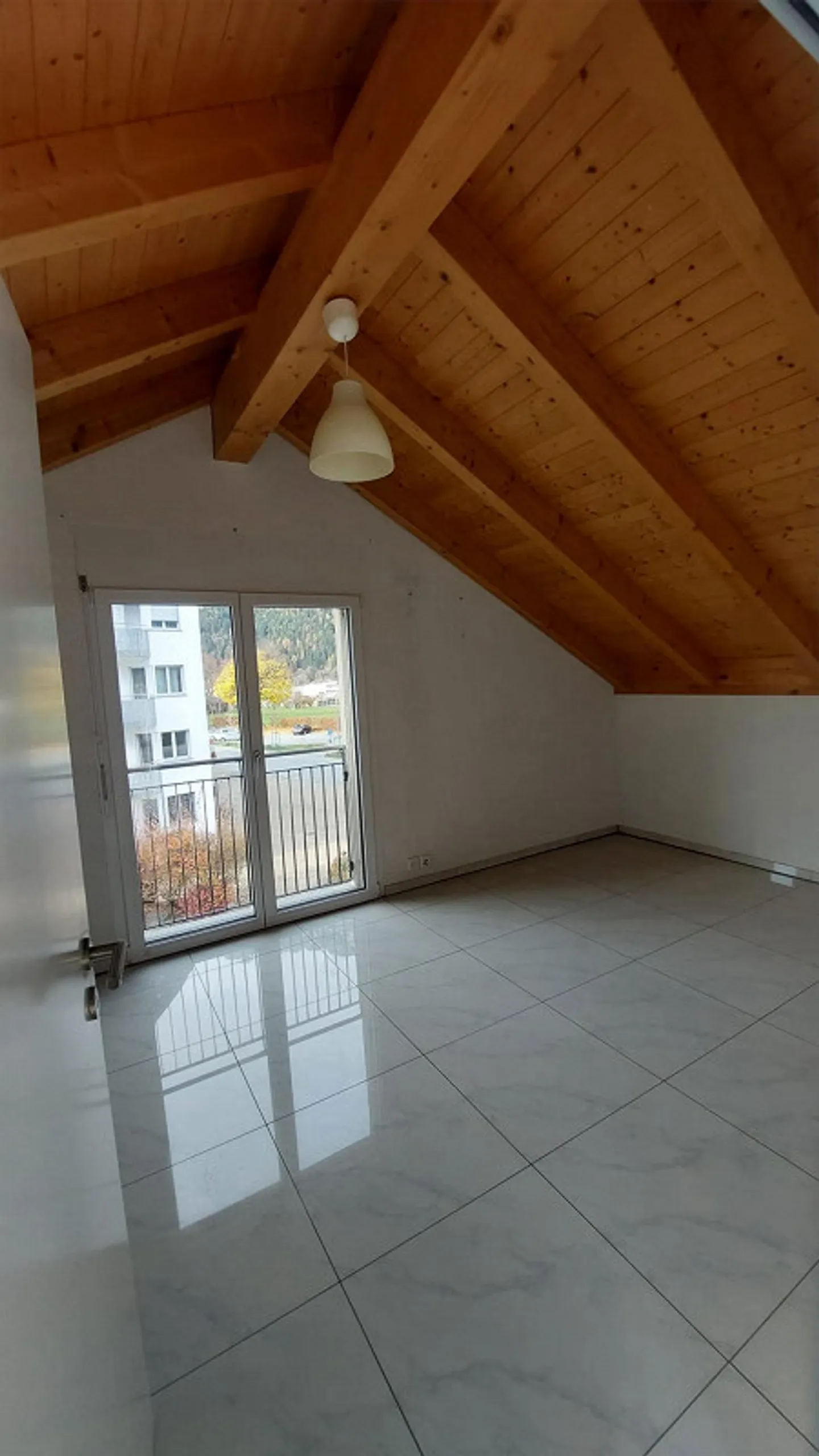 Modern 3.5-room penthouse apartment with large terrace - Photo 7 of 22