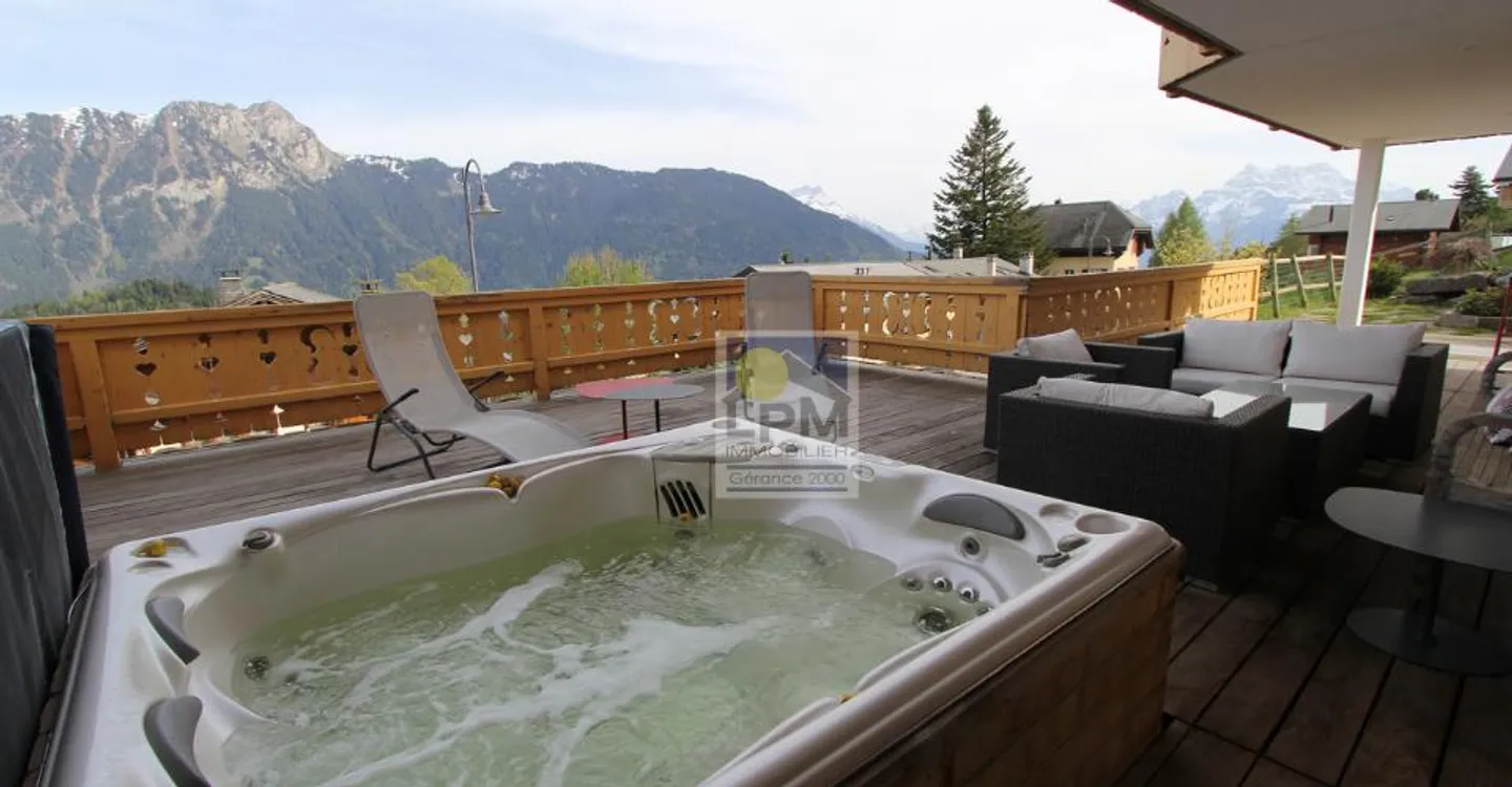 Family chalet with exceptional location near the cable cars - Photo 6 of 13