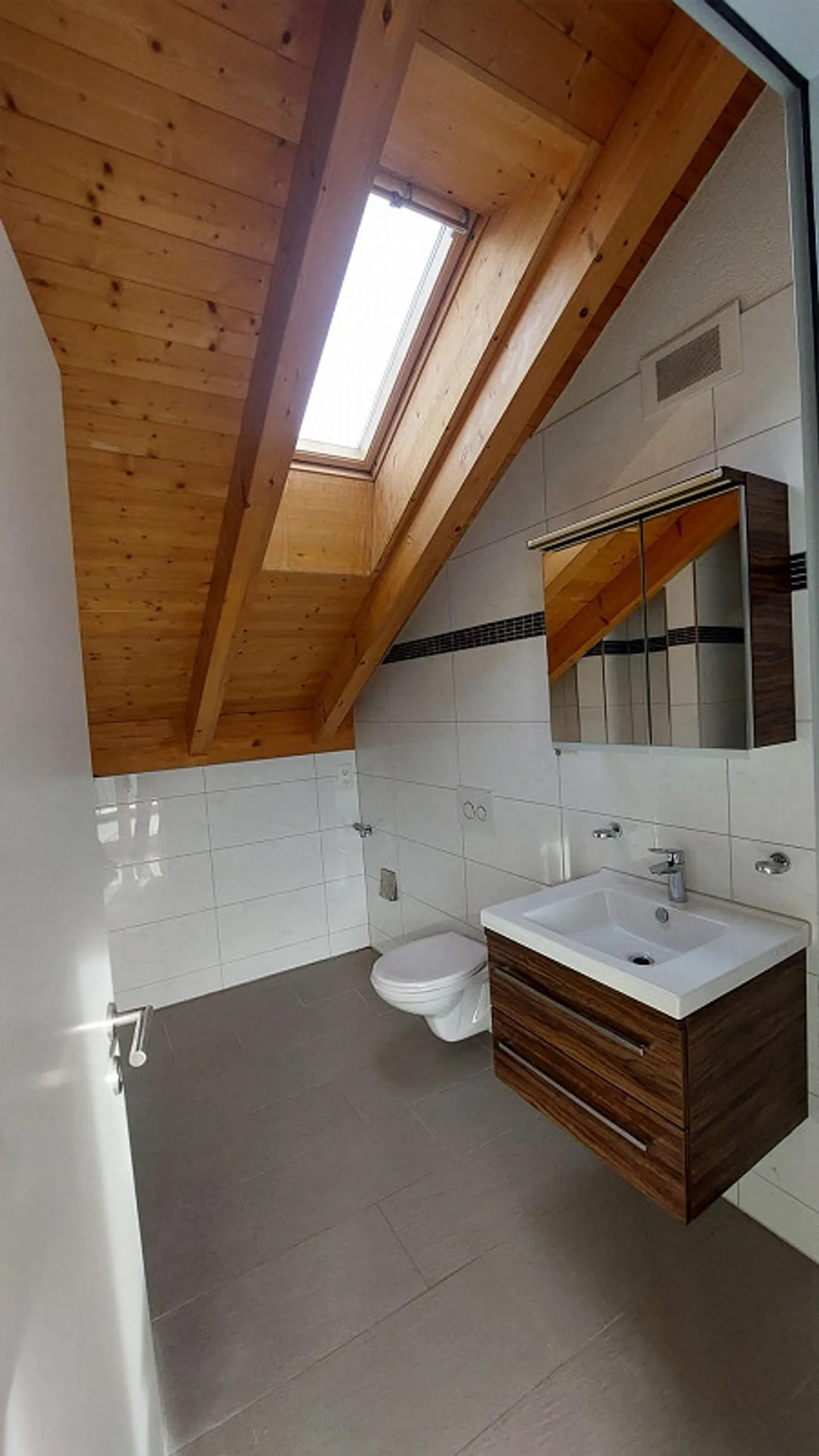 Modern 3.5-room penthouse apartment with large terrace - Photo 14 of 22