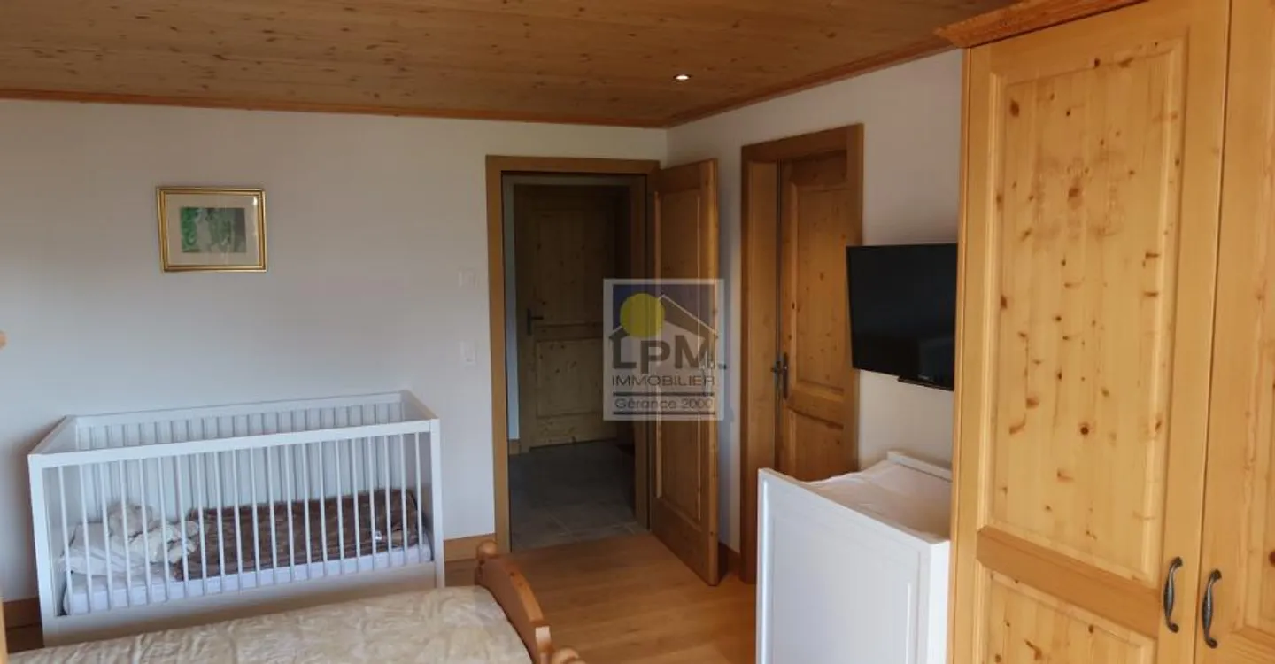 Family chalet with exceptional location near the cable cars - Photo 7 of 13