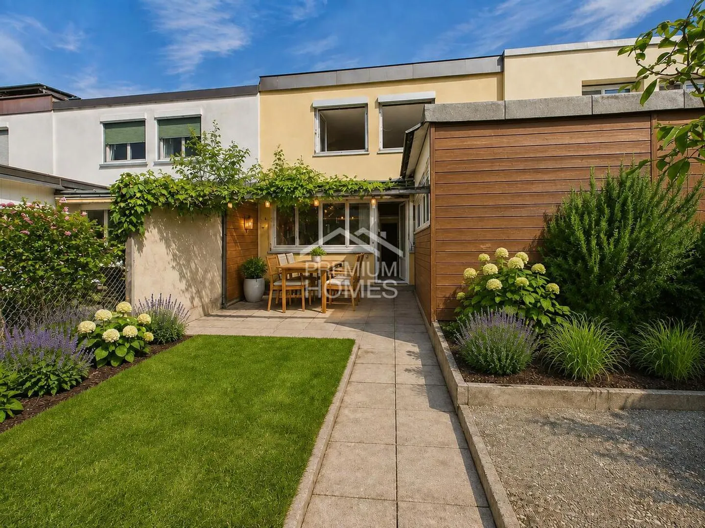 Your townhouse with garden, ready for new ideas - Photo 2 of 11