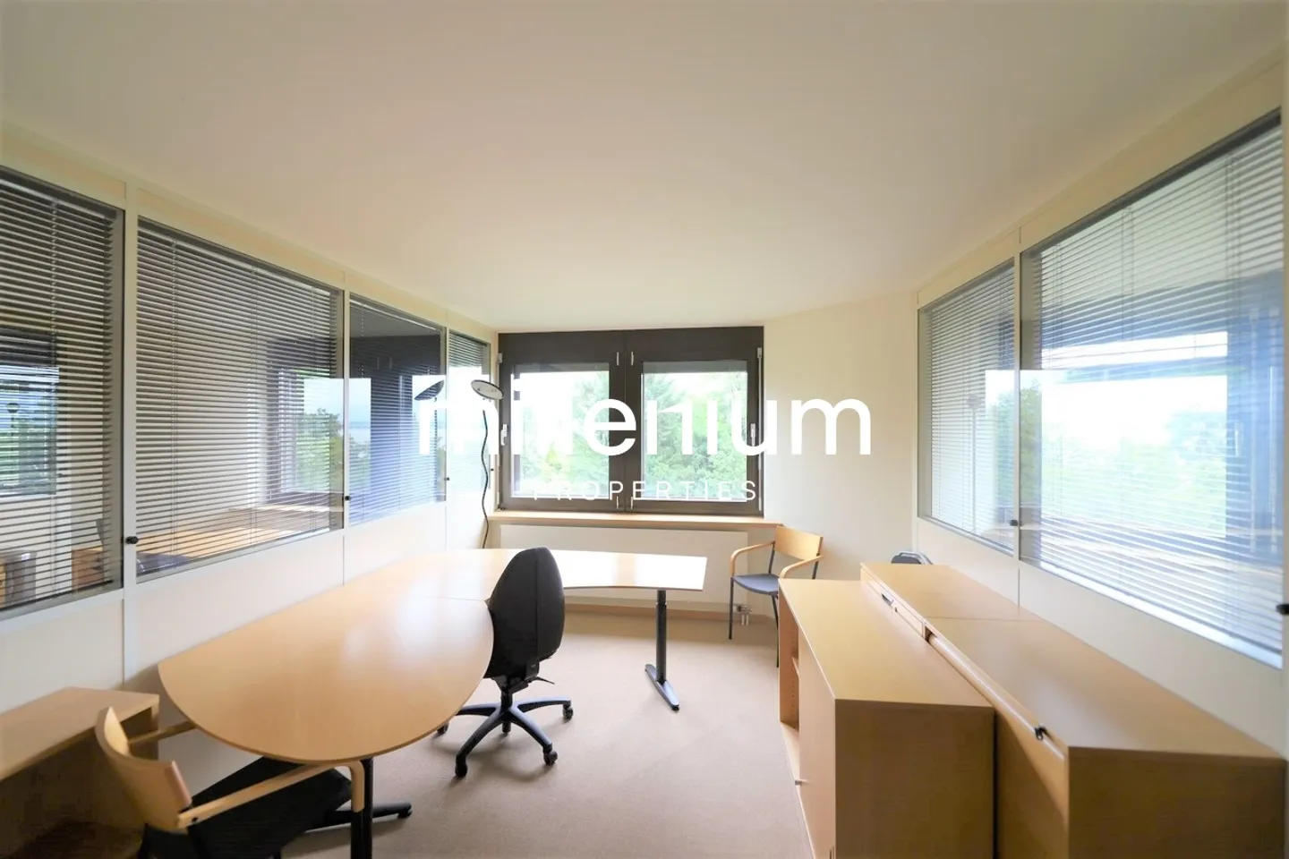 Modernes Büro am See - Foto 1 von 7