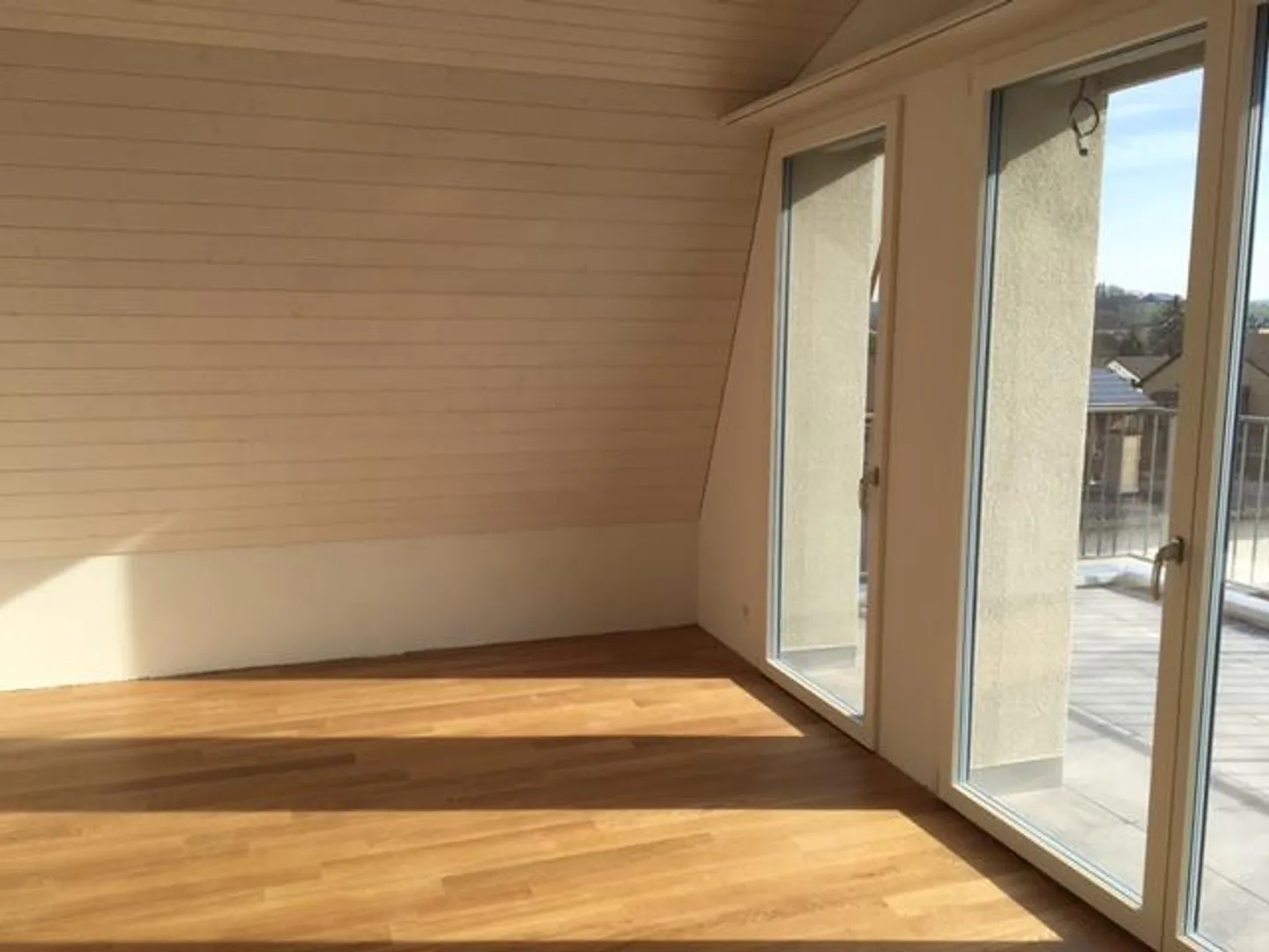 Appartement en attique avec borne de recharge à Ettingen, emplacement central - Photo 4 sur 6