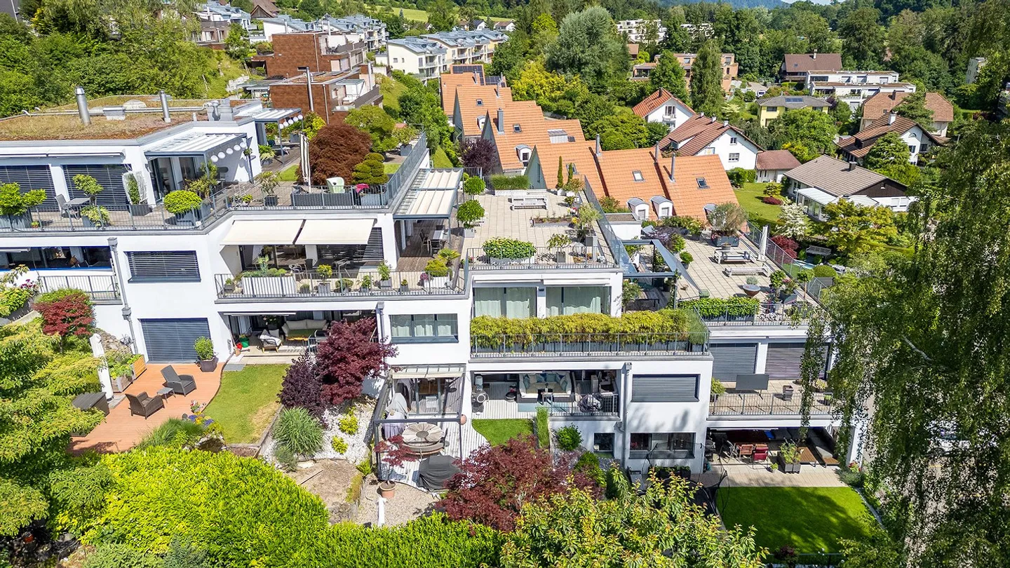 Family-friendly apartment with beautiful outdoor spaces and plenty of room - Photo 3 of 4