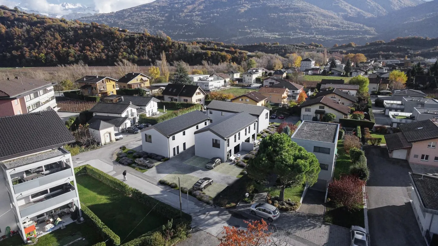 Zeitgenössische Doppelhaushälfte 4,5 Zimmer ? 138 m² Wohnfläche mit Terrasse und Garten - Foto 3 von 3