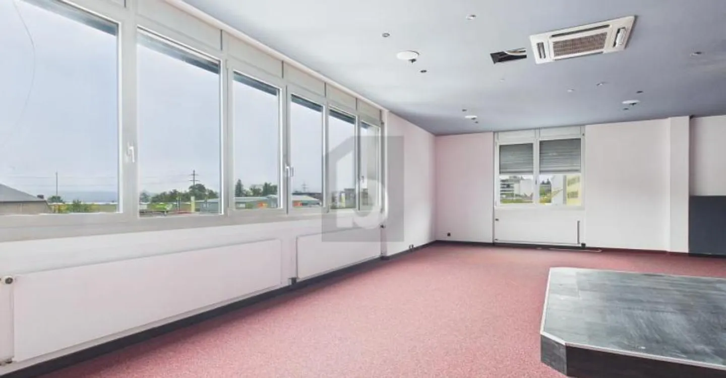 VERSATILE USE IN A TAX HAVEN - Photo 1 of 5