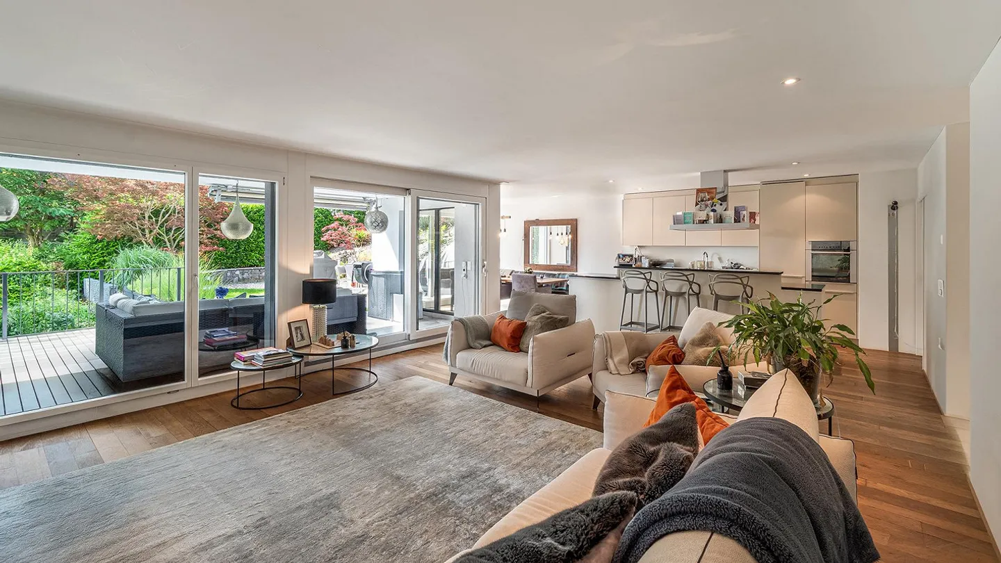 Family-friendly apartment with beautiful outdoor spaces and plenty of room - Photo 2 of 4