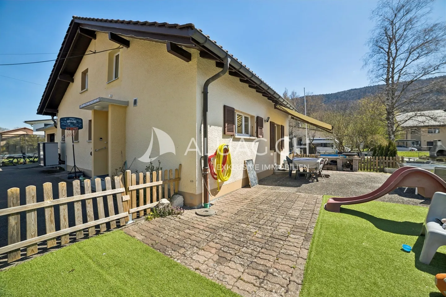 Maison familiale rénovée avec jardin - Photo 2 sur 14