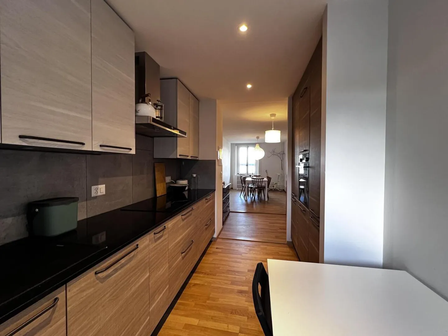 Charmant et spacieux appartement rénové avec terrasse - Photo 2 sur 10