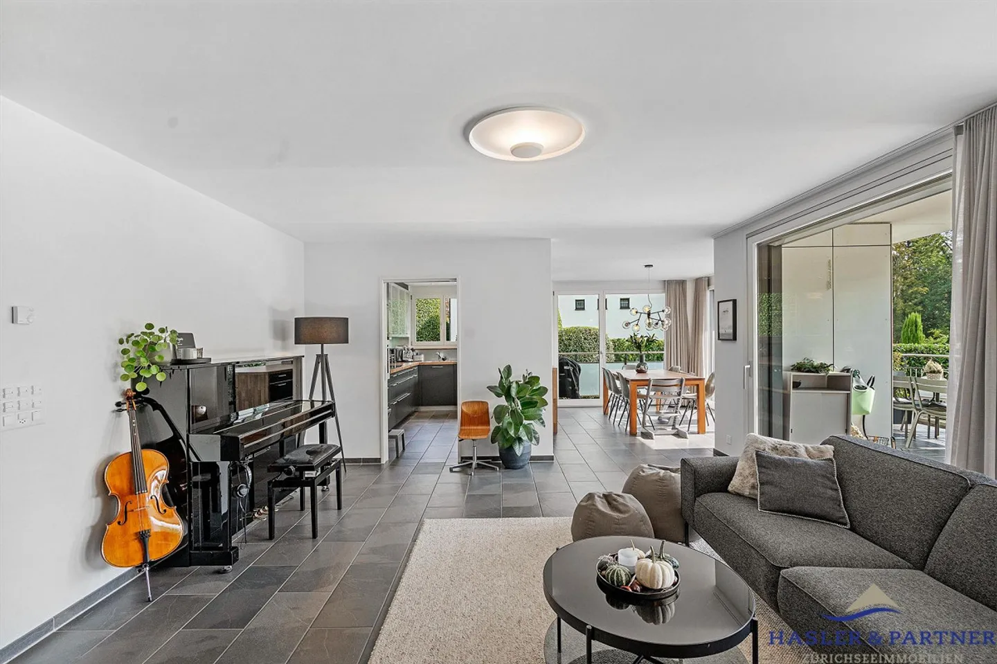 Appartement moderne de 4½ pièces avec terrasse ensoleillée dans un emplacement de choix à Meilen - Photo 3 sur 5