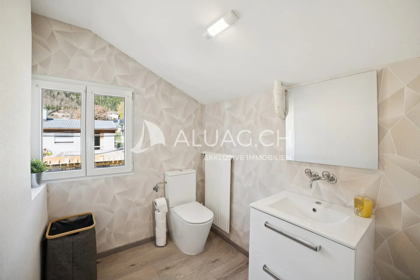 Maison familiale rénovée avec jardin - Photo 8 sur 14