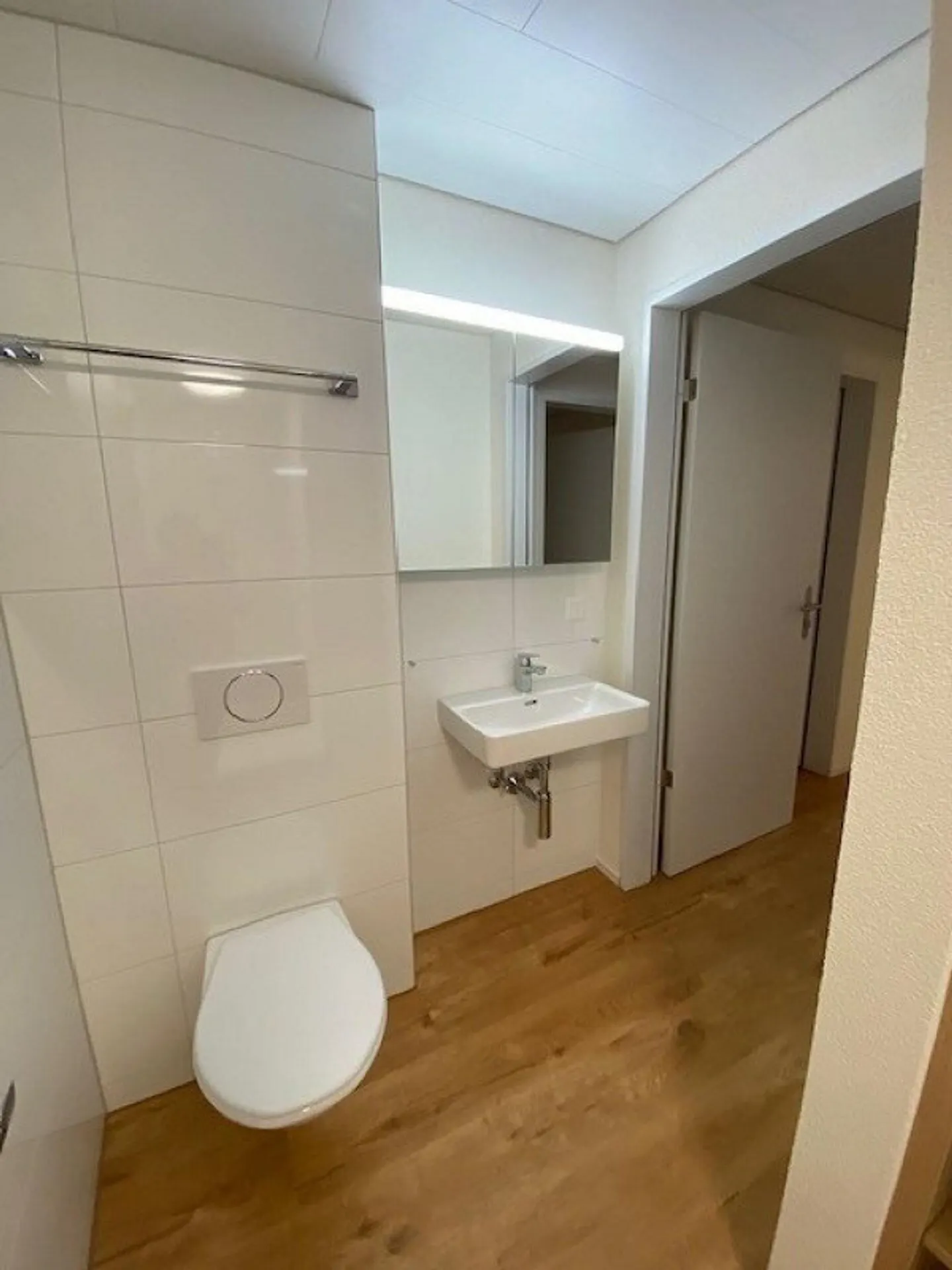 2.5 ROOM APARTMENT IN A QUIET LOCATION - Photo 9 of 13