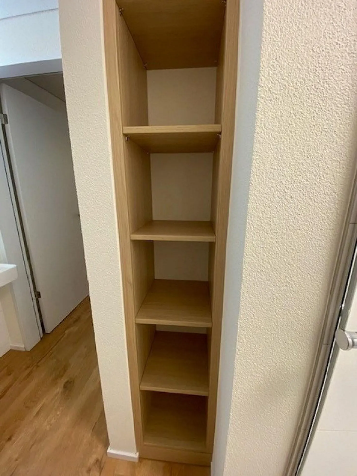 2.5 ROOM APARTMENT IN A QUIET LOCATION - Photo 11 of 13