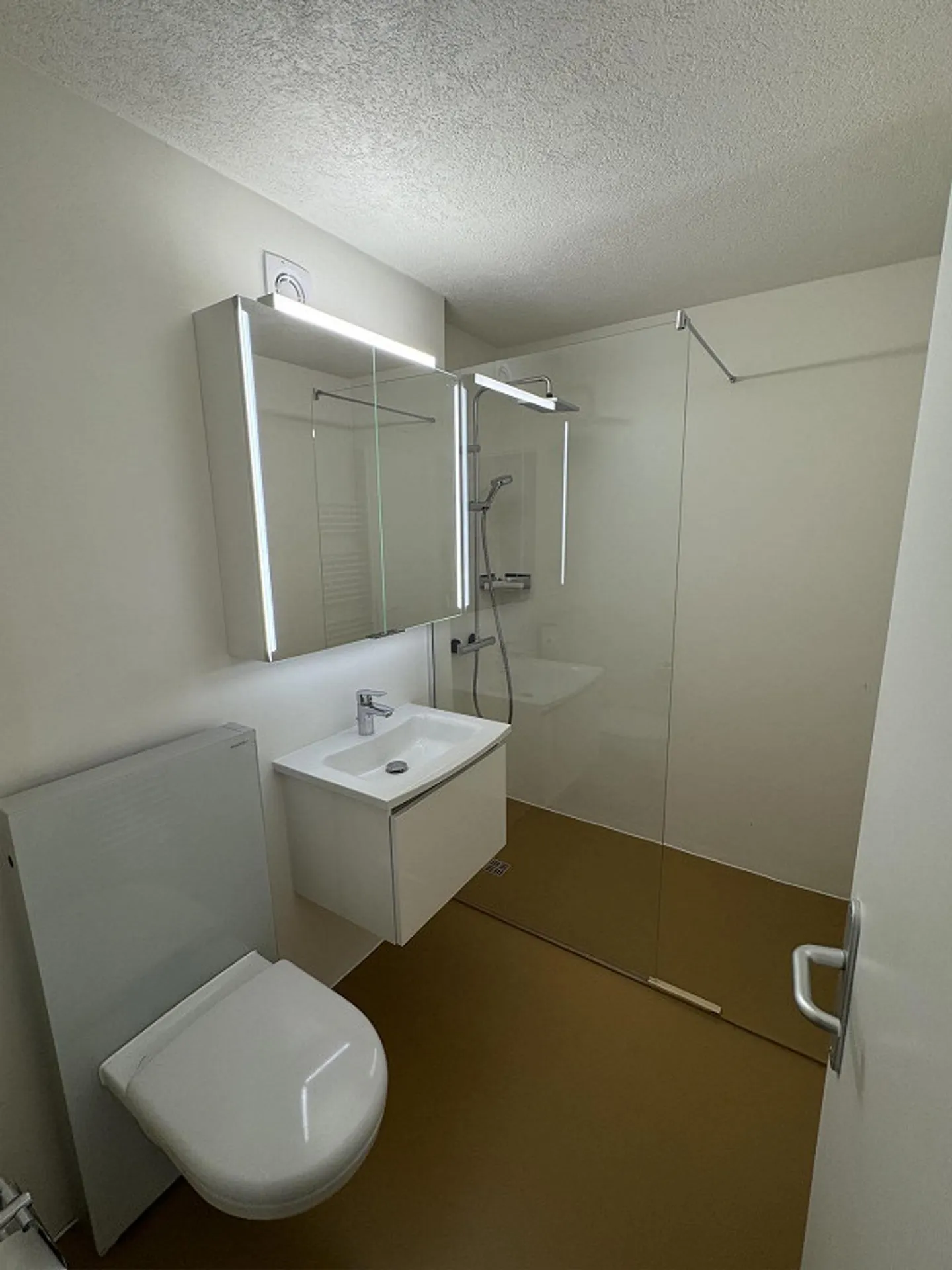 Appartement de 3.5 pièces - fraîchement rénové - Photo 7 sur 8