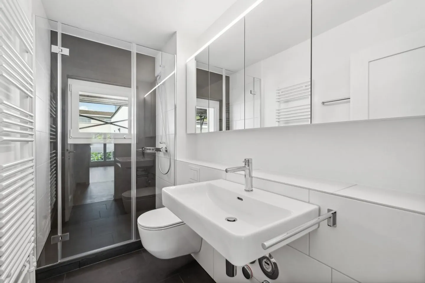 Freshly renovated 3-room apartment in a quiet property - Photo 4 of 11