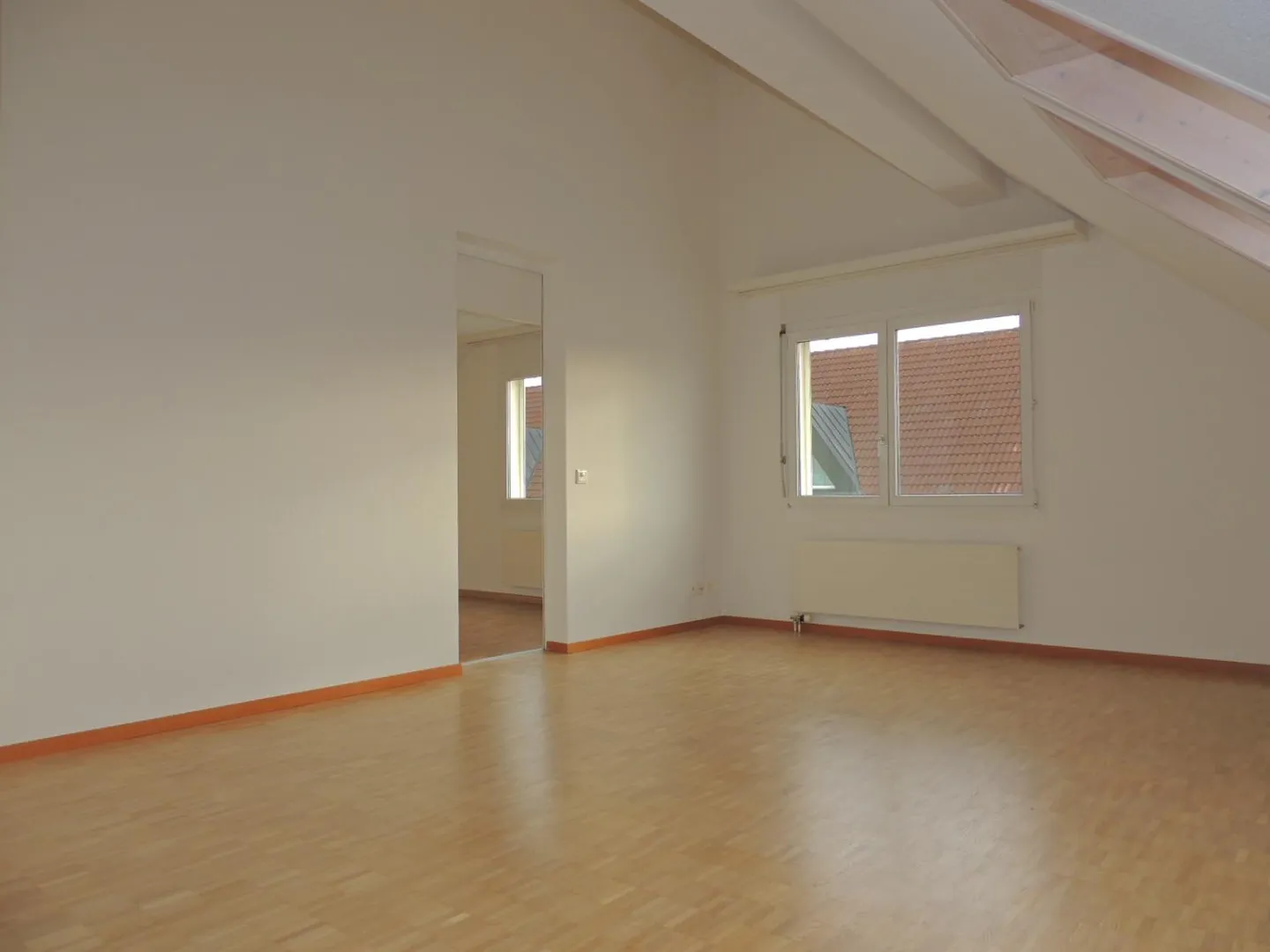 Charmante Dachwohnung - Foto 2 von 10