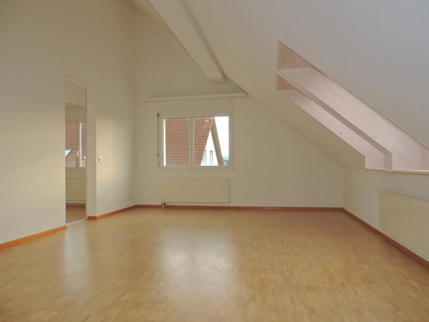 Charmante Dachwohnung - Foto 3 von 10