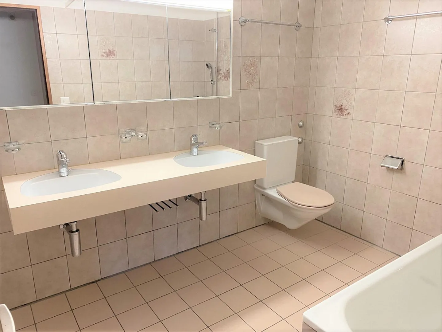 Charming large apartment with a view and centrally located - Photo 10 of 20