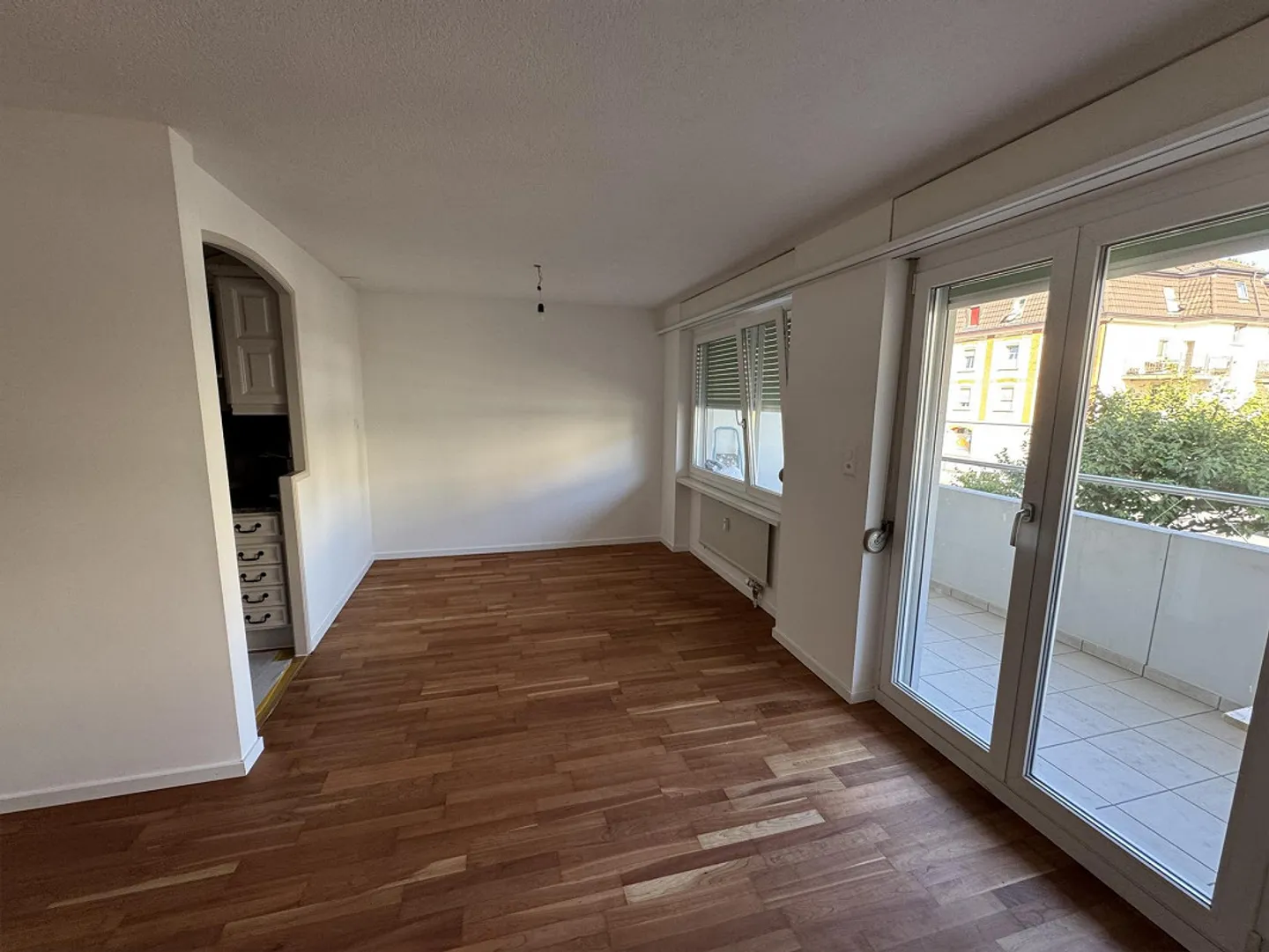 Appartement de 3.5 pièces - fraîchement rénové - Photo 2 sur 8