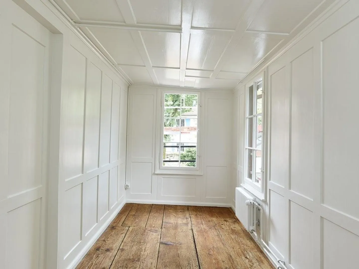 Charming Historic Apartment - Photo 6 of 11