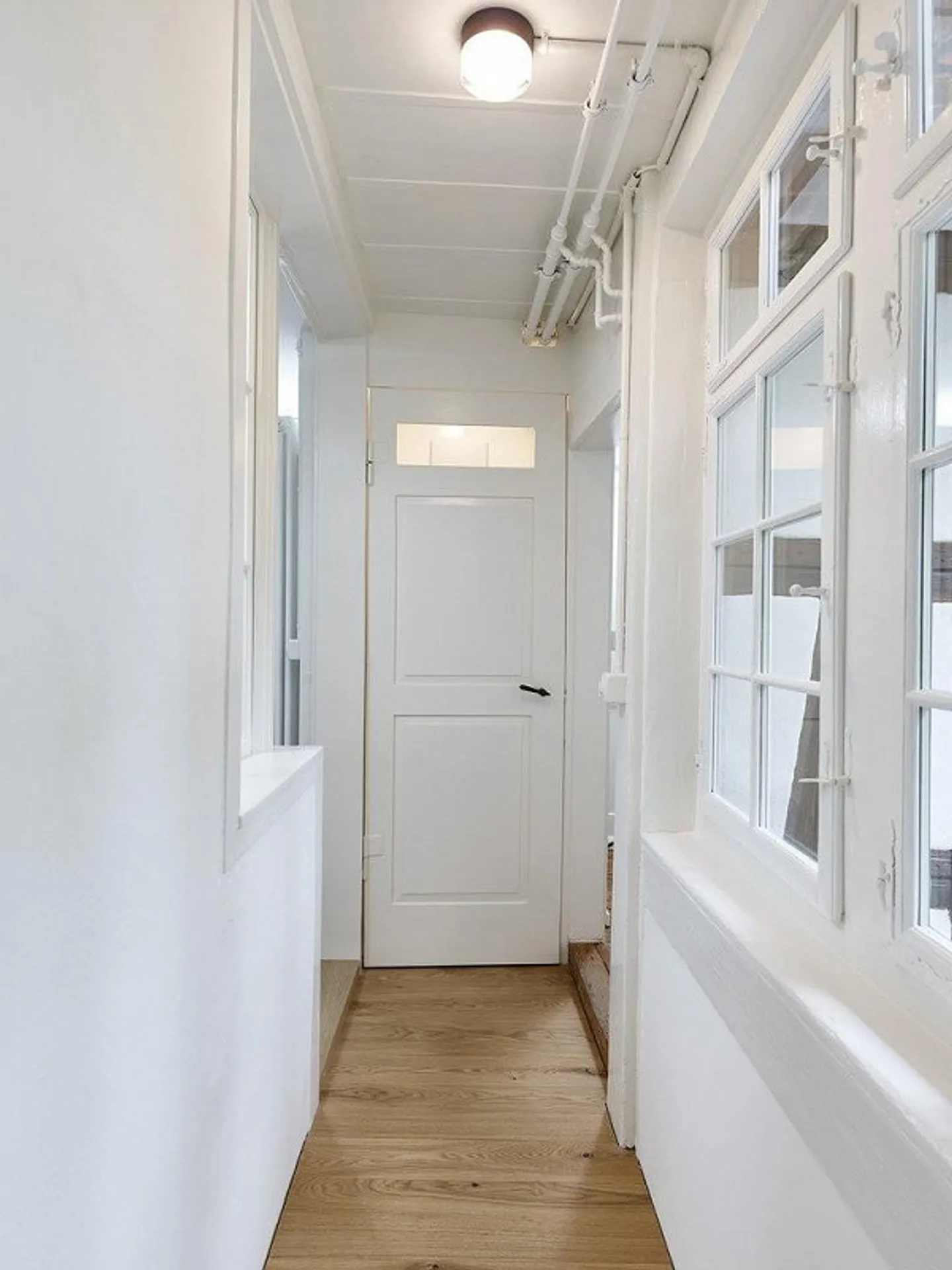 Charming Historic Apartment - Photo 10 of 11