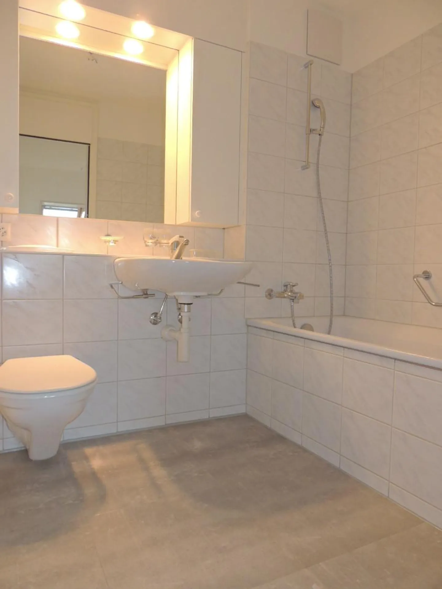 Charmante Dachwohnung - Foto 6 von 10