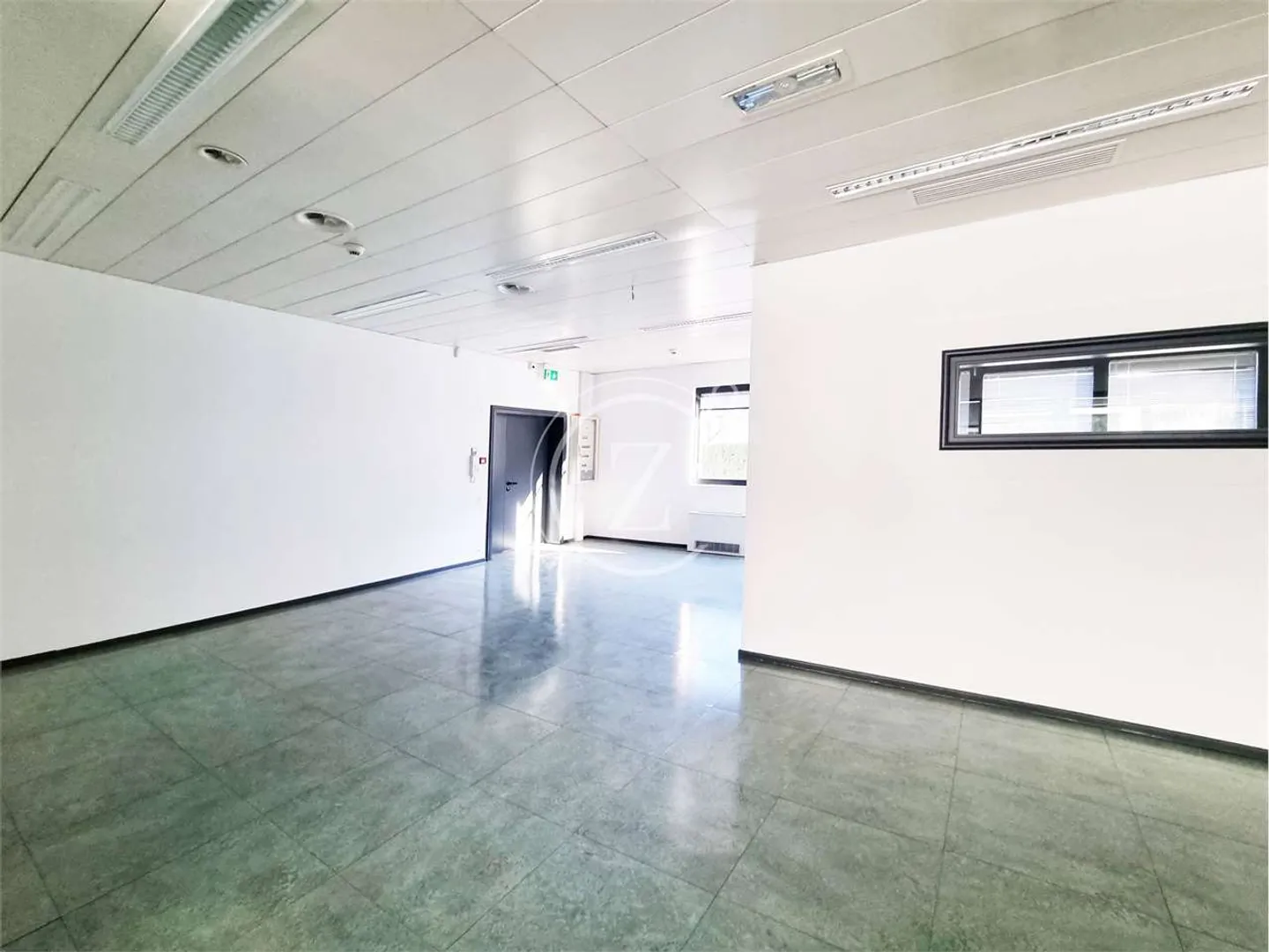 Wir vermieten ein 251 m² großes Büro - Foto 2 di 4